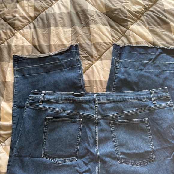 Woman’s Plus Size Wide Leg Jeans Buttery Soft Stretch 28W Old Navy - Picture 12 of 15